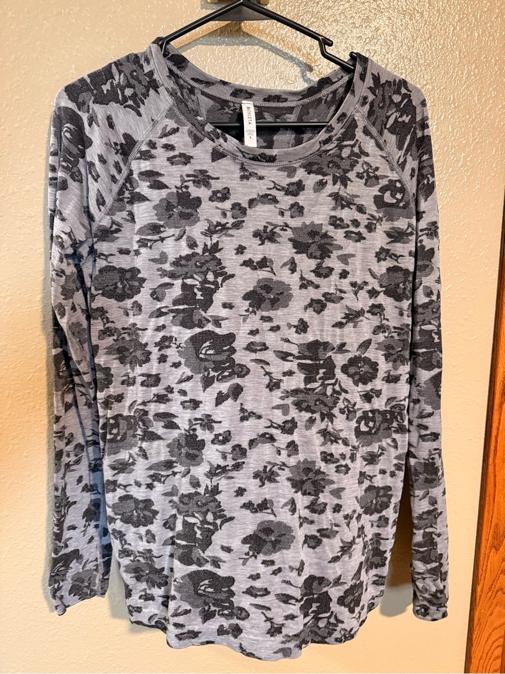 Athleta Gray & Black Floral Long-Sleeve Tee